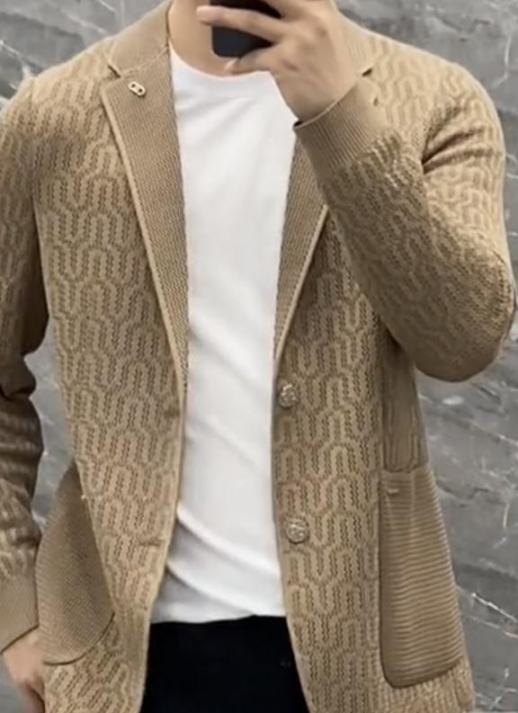 Costume tricoté pour homme : confort et style au quotidien